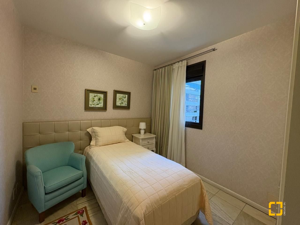 Apartamento com 139m², 5 quartos (sendo 1 suíte), 2 garagens, no bairro Centro em Florianópolis