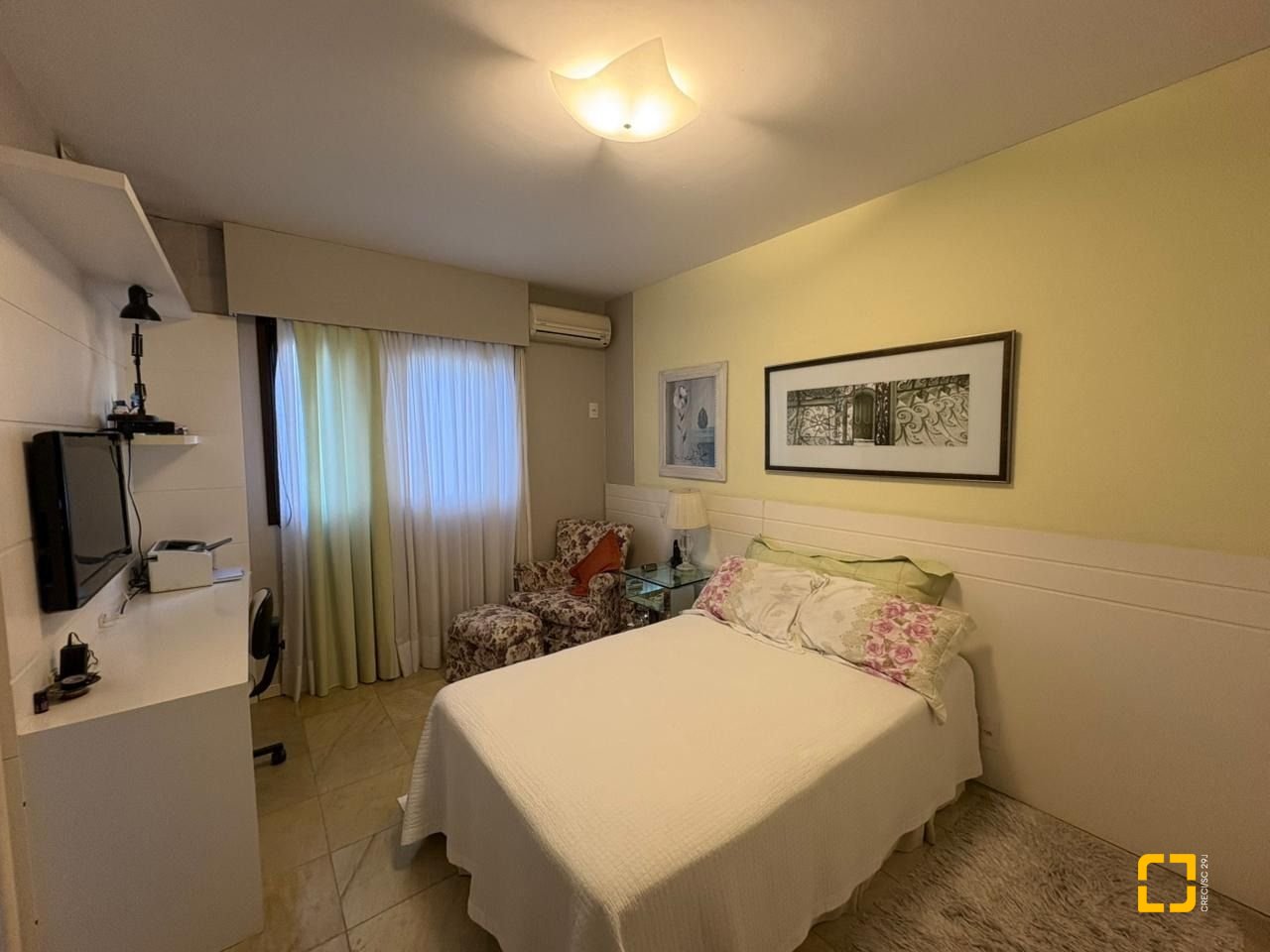 Apartamento com 139m², 5 quartos (sendo 1 suíte), 2 garagens, no bairro Centro em Florianópolis