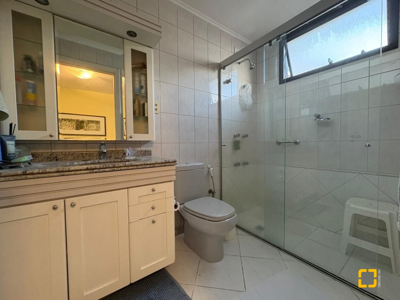 Apartamento com 139m², 5 quartos (sendo 1 suíte), 2 garagens, no bairro Centro em Florianópolis