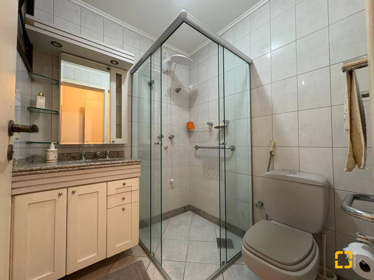 Apartamento com 139m², 5 quartos (sendo 1 suíte), 2 garagens, no bairro Centro em Florianópolis