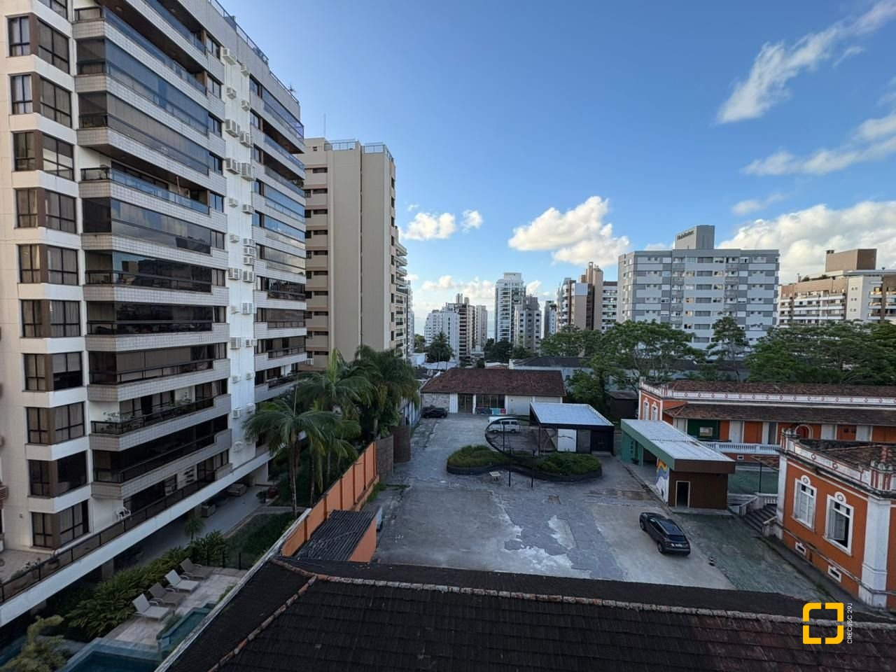 Apartamento com 139m², 5 quartos (sendo 1 suíte), 2 garagens, no bairro Centro em Florianópolis