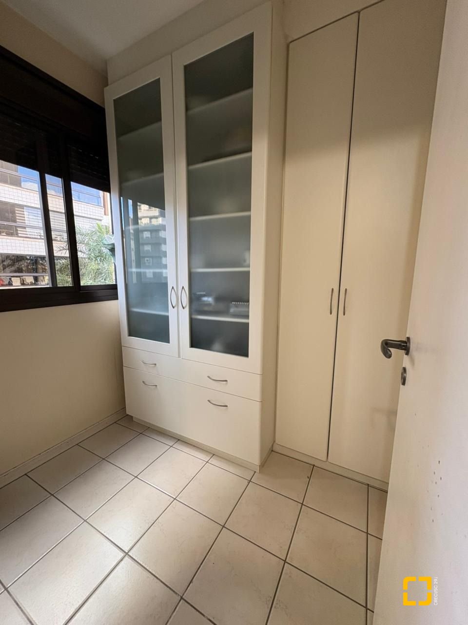 Apartamento com 139m², 5 quartos (sendo 1 suíte), 2 garagens, no bairro Centro em Florianópolis
