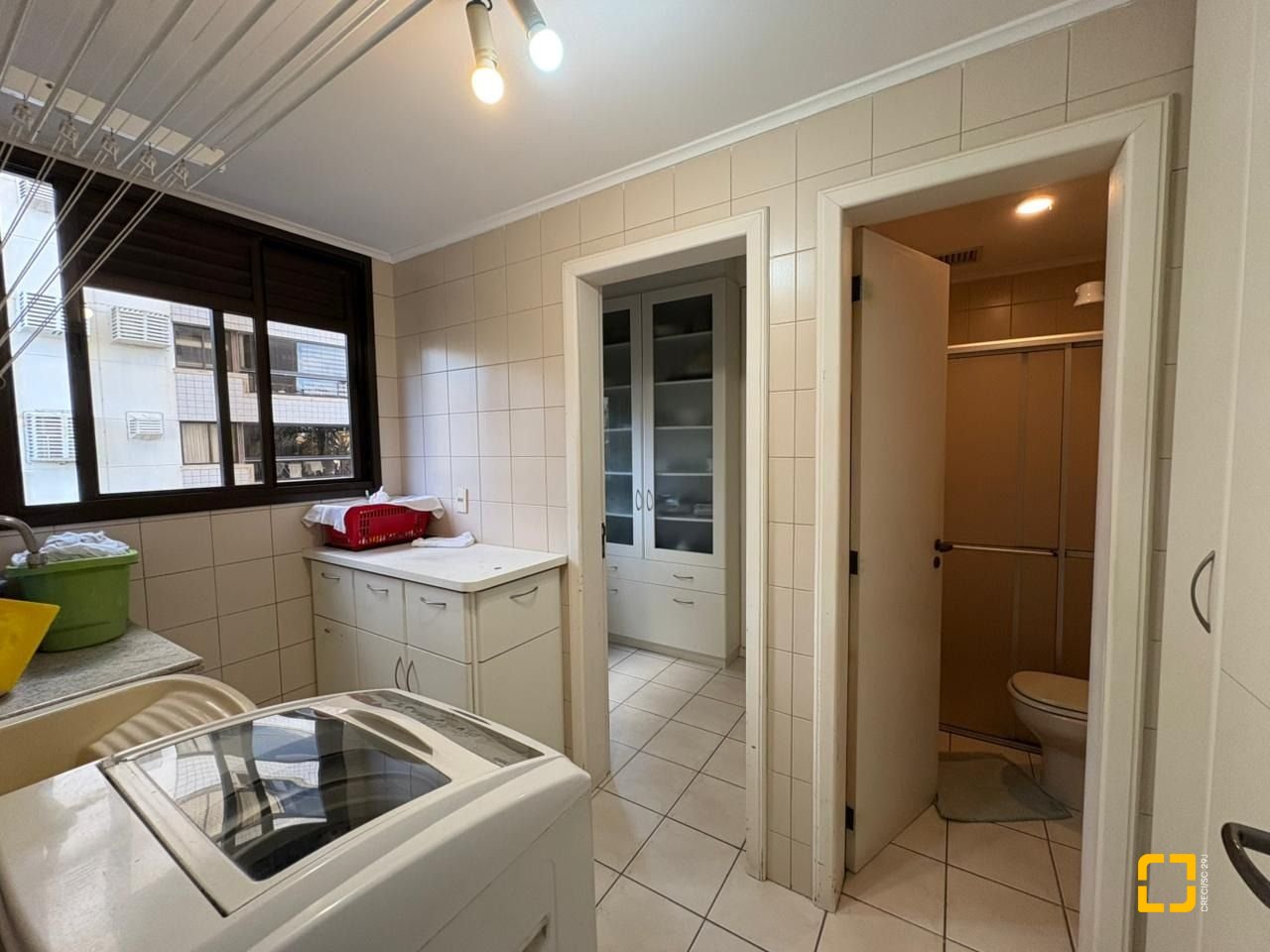 Apartamento com 139m², 5 quartos (sendo 1 suíte), 2 garagens, no bairro Centro em Florianópolis