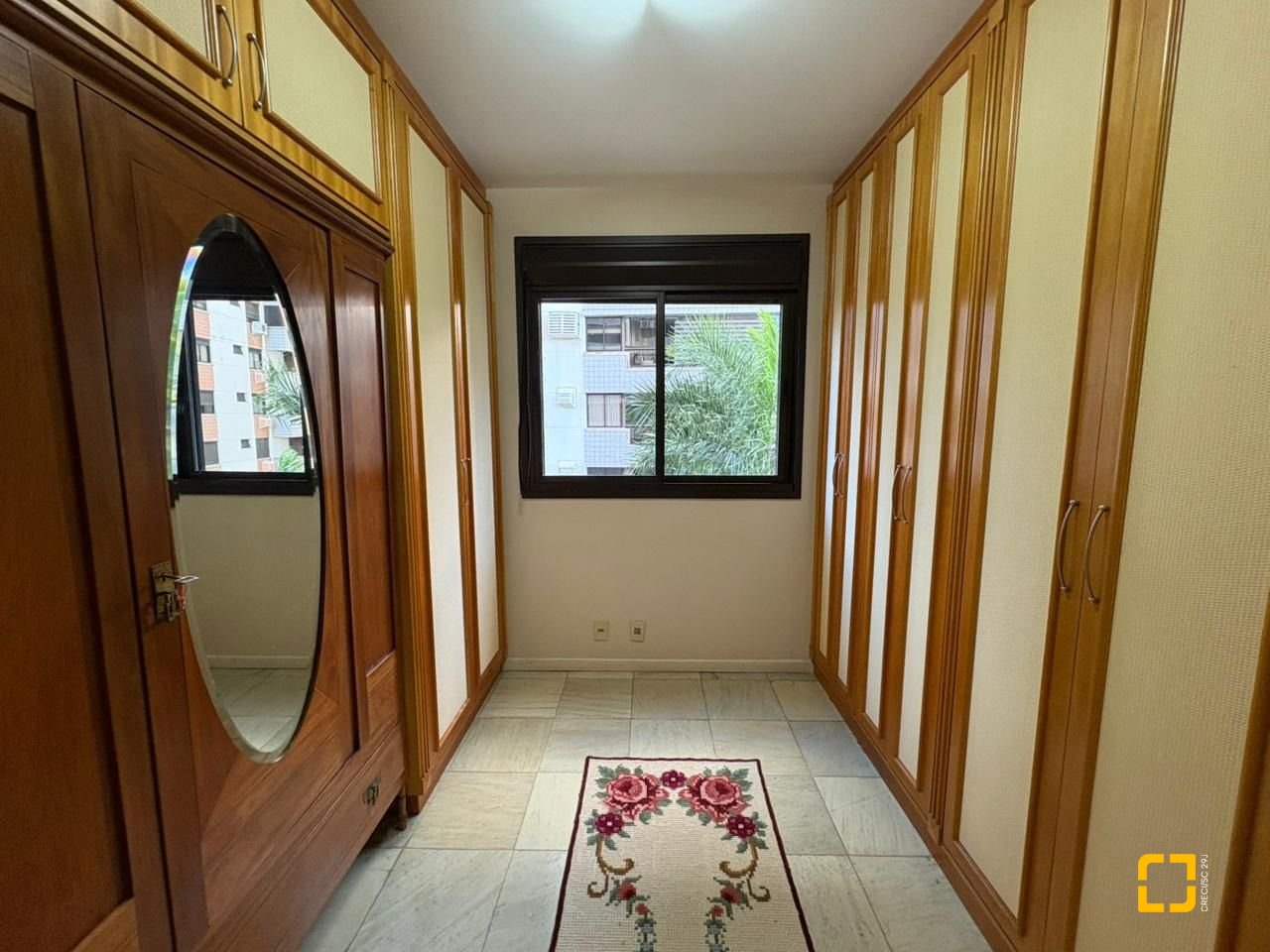 Apartamento com 139m², 5 quartos (sendo 1 suíte), 2 garagens, no bairro Centro em Florianópolis