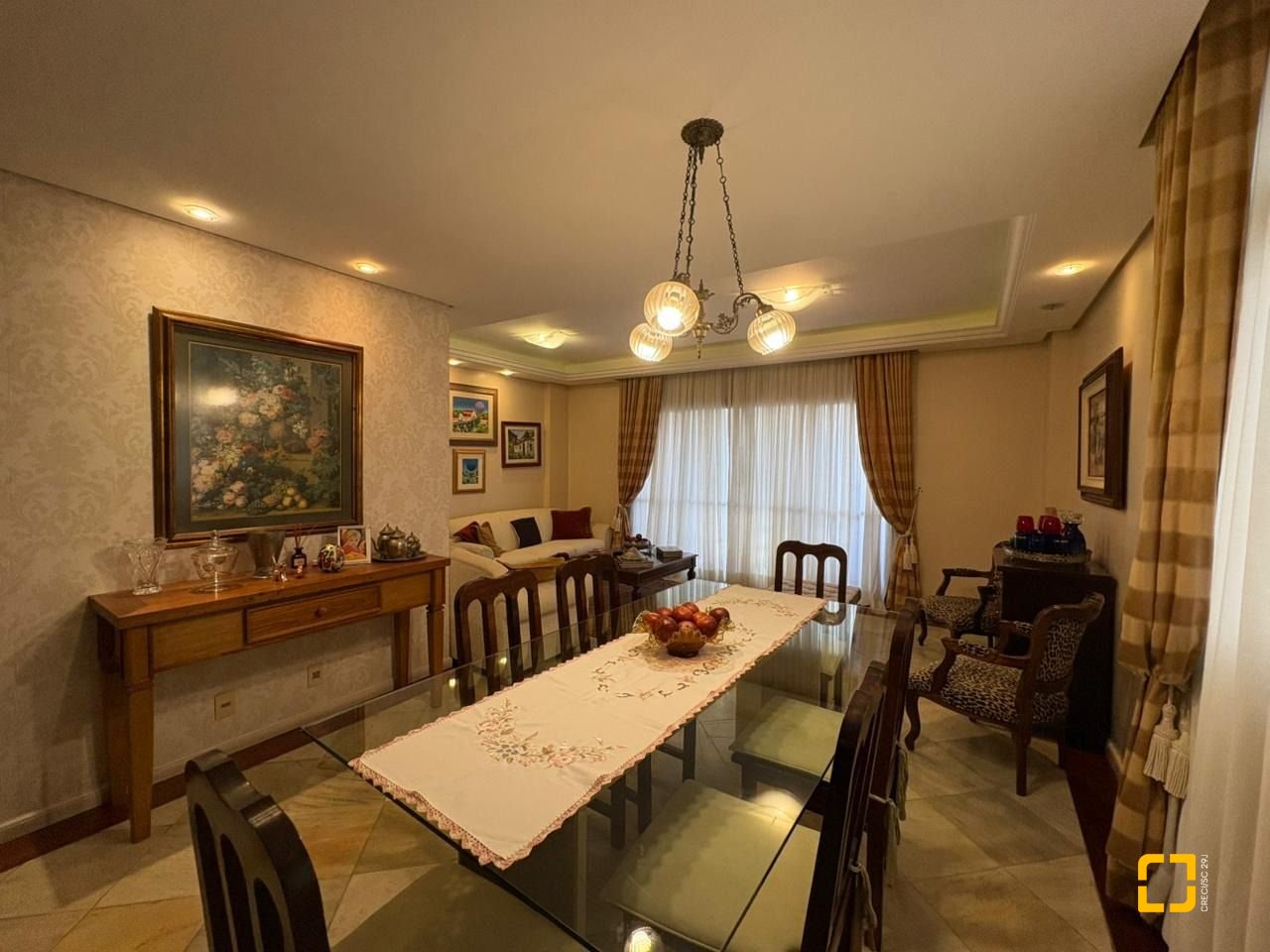 Apartamento com 139m², 5 quartos (sendo 1 suíte), 2 garagens, no bairro Centro em Florianópolis