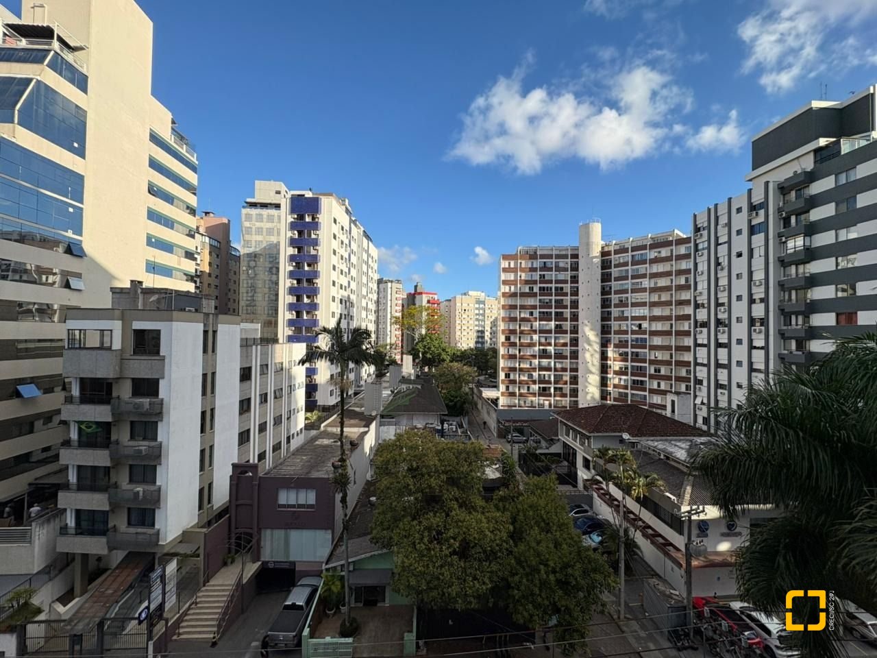Apartamento com 139m², 5 quartos (sendo 1 suíte), 2 garagens, no bairro Centro em Florianópolis