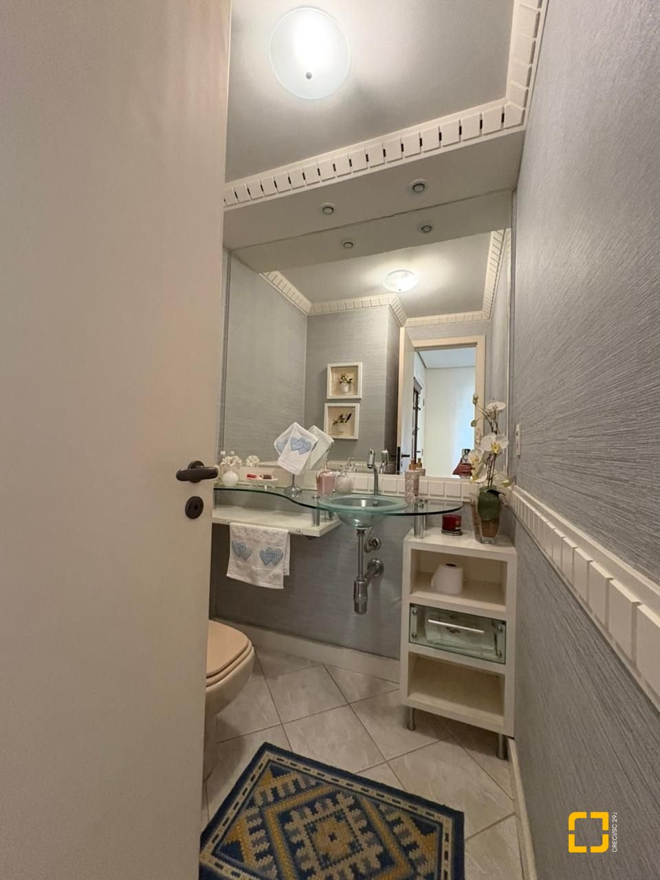 Apartamento com 139m², 5 quartos (sendo 1 suíte), 2 garagens, no bairro Centro em Florianópolis
