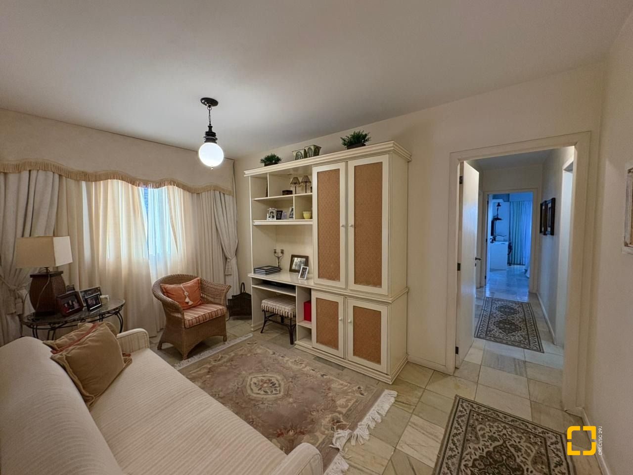 Apartamento com 139m², 5 quartos (sendo 1 suíte), 2 garagens, no bairro Centro em Florianópolis