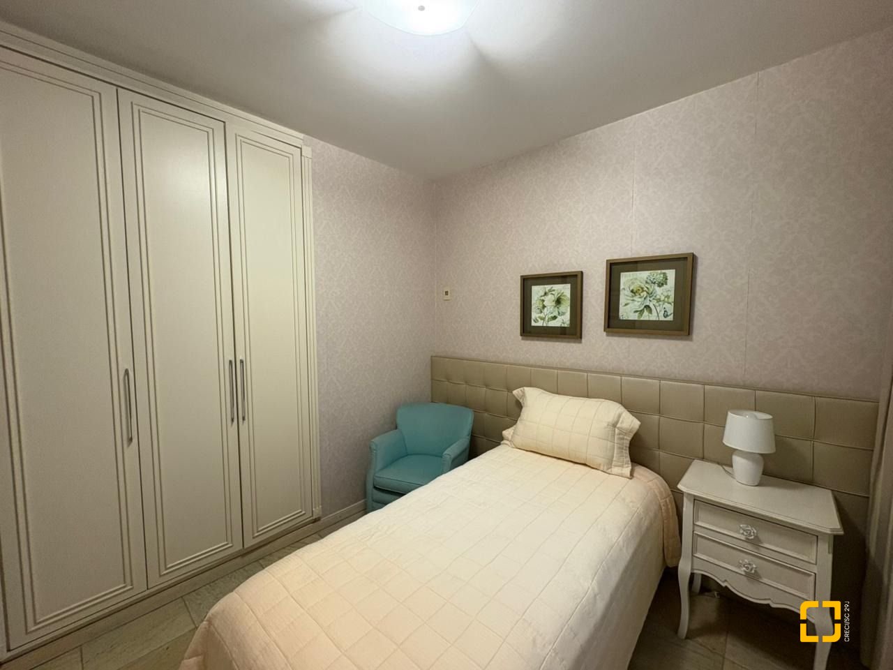 Apartamento com 139m², 5 quartos (sendo 1 suíte), 2 garagens, no bairro Centro em Florianópolis