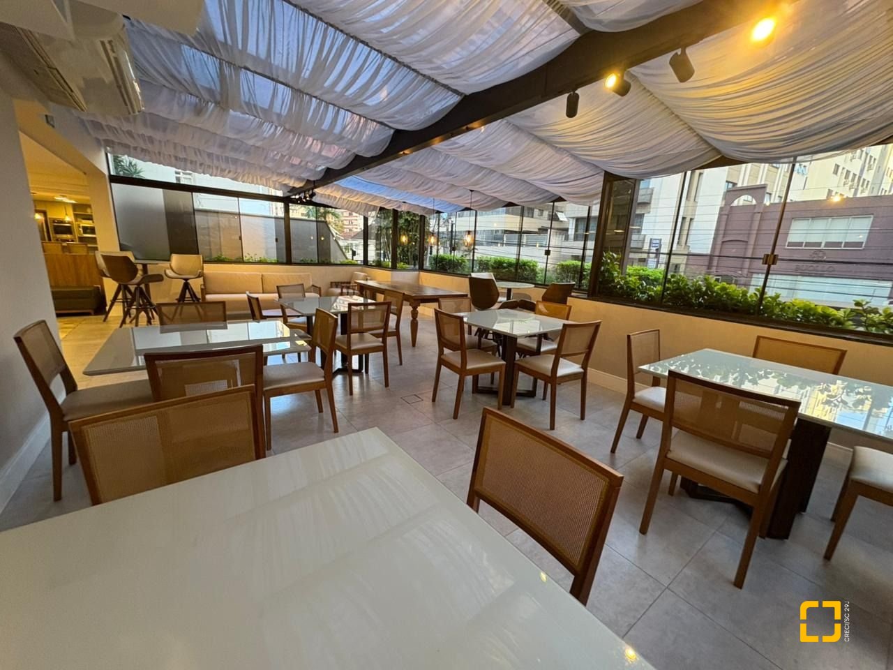 Apartamento com 139m², 5 quartos (sendo 1 suíte), 2 garagens, no bairro Centro em Florianópolis