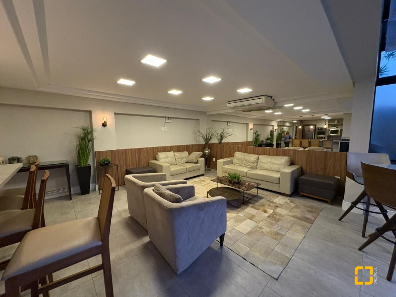 Apartamento com 139m², 5 quartos (sendo 1 suíte), 2 garagens, no bairro Centro em Florianópolis