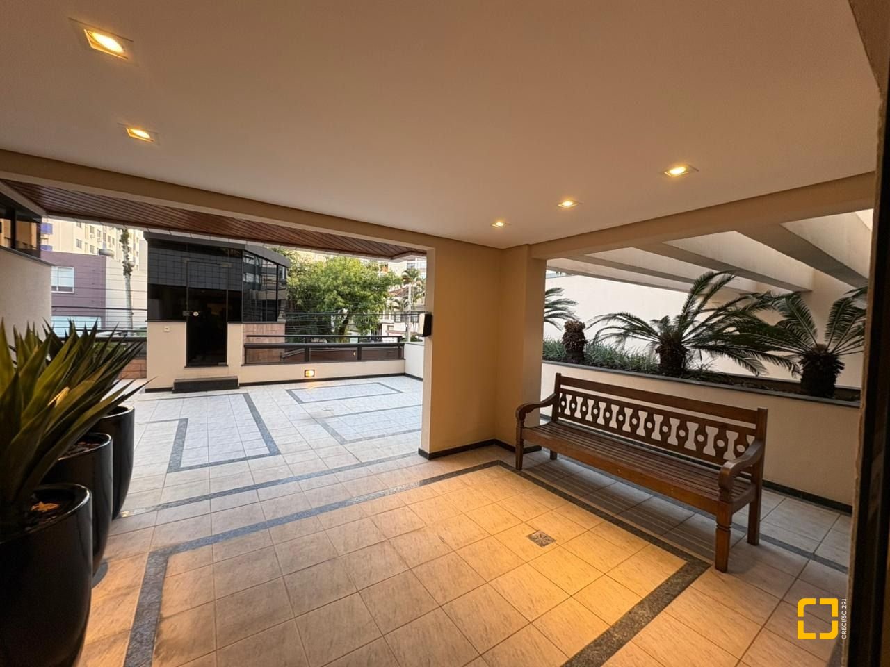 Apartamento com 139m², 5 quartos (sendo 1 suíte), 2 garagens, no bairro Centro em Florianópolis