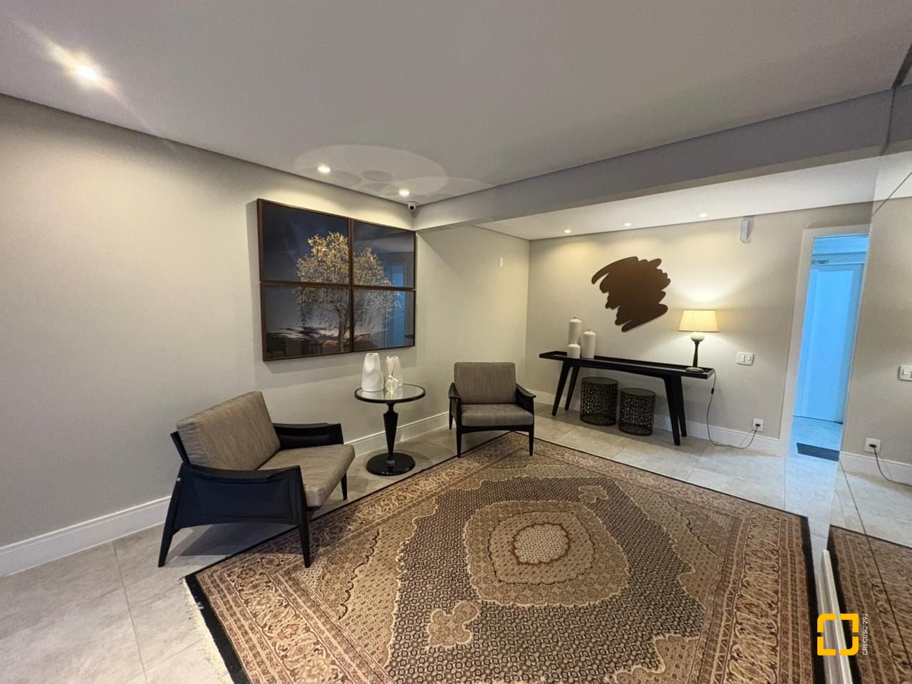 Apartamento com 139m², 5 quartos (sendo 1 suíte), 2 garagens, no bairro Centro em Florianópolis