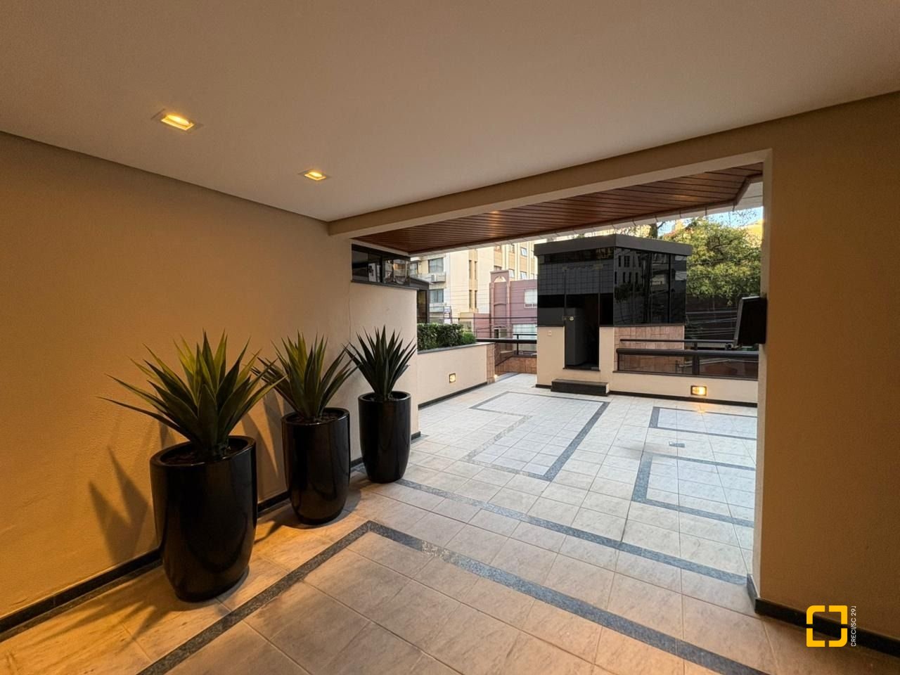 Apartamento com 139m², 5 quartos (sendo 1 suíte), 2 garagens, no bairro Centro em Florianópolis