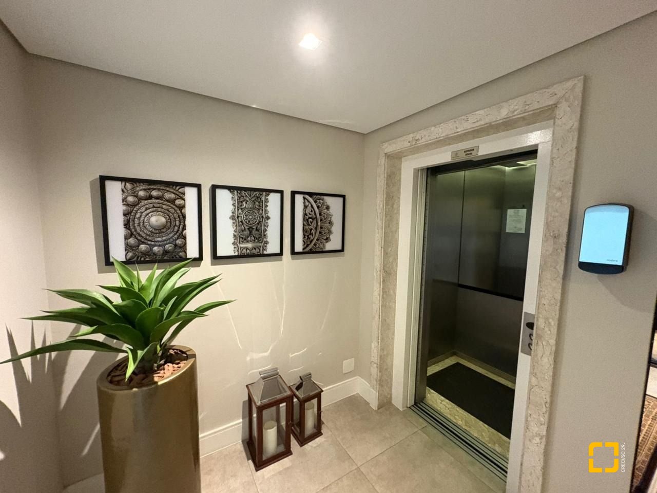 Apartamento com 139m², 5 quartos (sendo 1 suíte), 2 garagens, no bairro Centro em Florianópolis