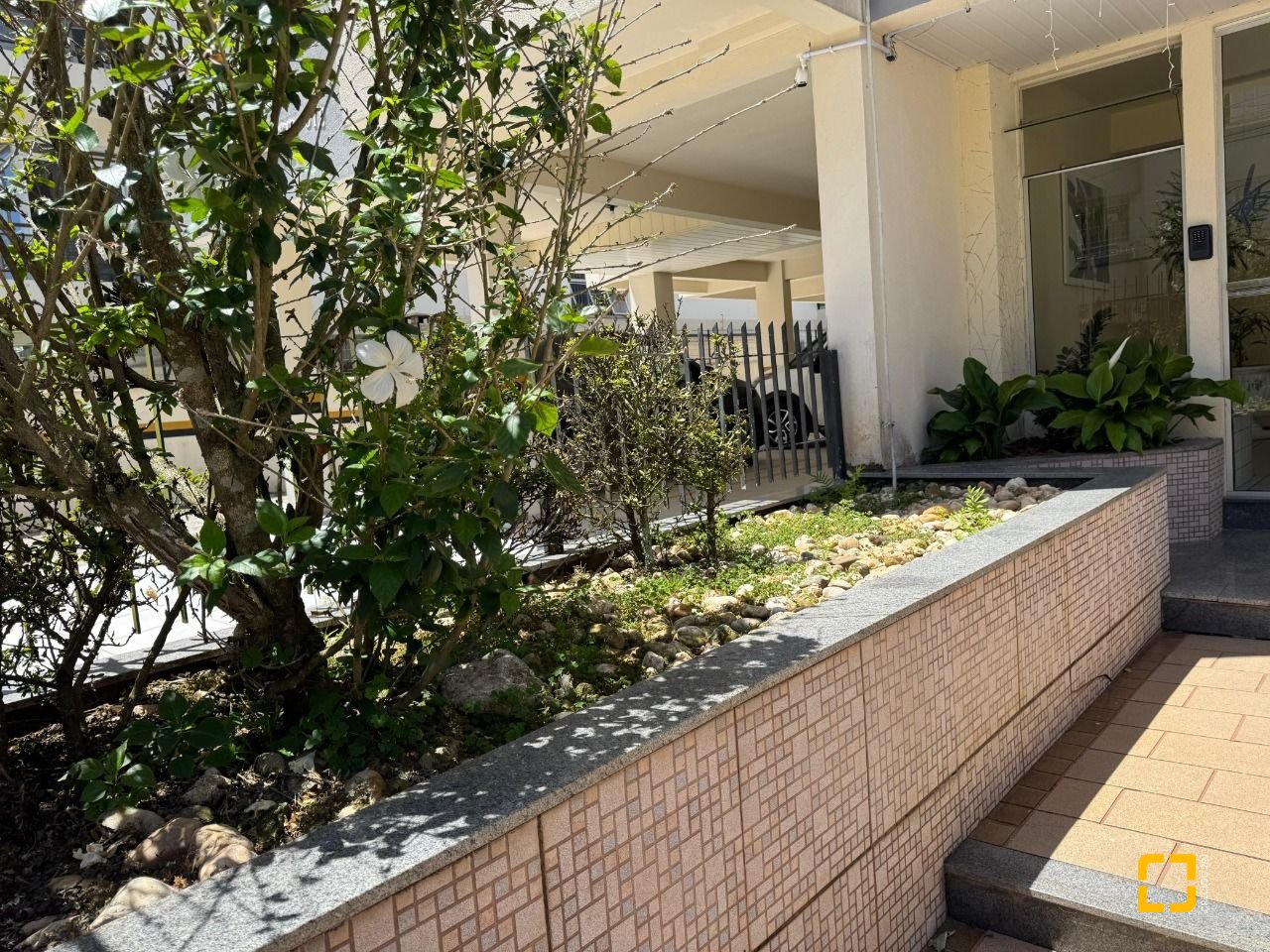 Apartamento com 45m², 1 quarto, 1 garagem, no bairro Canasvieiras em Florianópolis