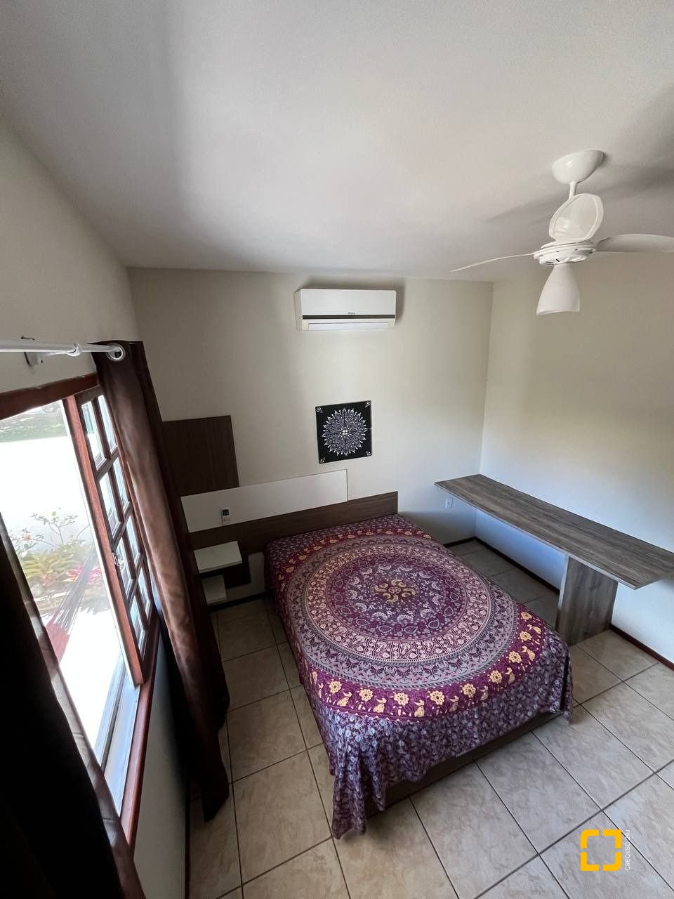 Casa de Condomínio com 185m², 4 quartos (sendo 3 suítes), 2 garagens, no bairro Ponta das Canas em Florianópolis