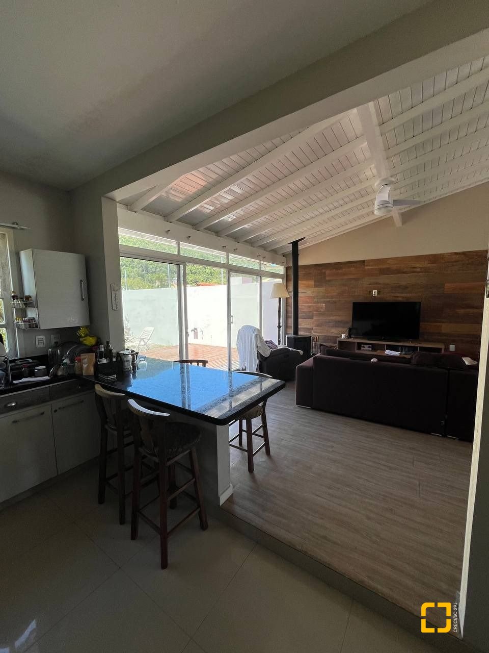 Casa de Condomínio com 185m², 4 quartos (sendo 3 suítes), 2 garagens, no bairro Ponta das Canas em Florianópolis