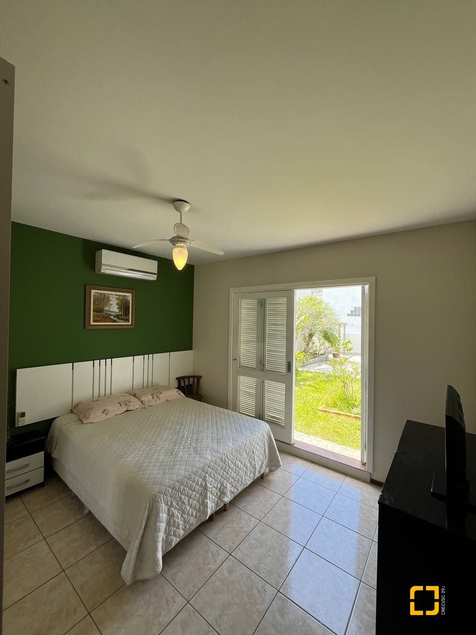 Casa de Condomínio com 185m², 4 quartos (sendo 3 suítes), 2 garagens, no bairro Ponta das Canas em Florianópolis