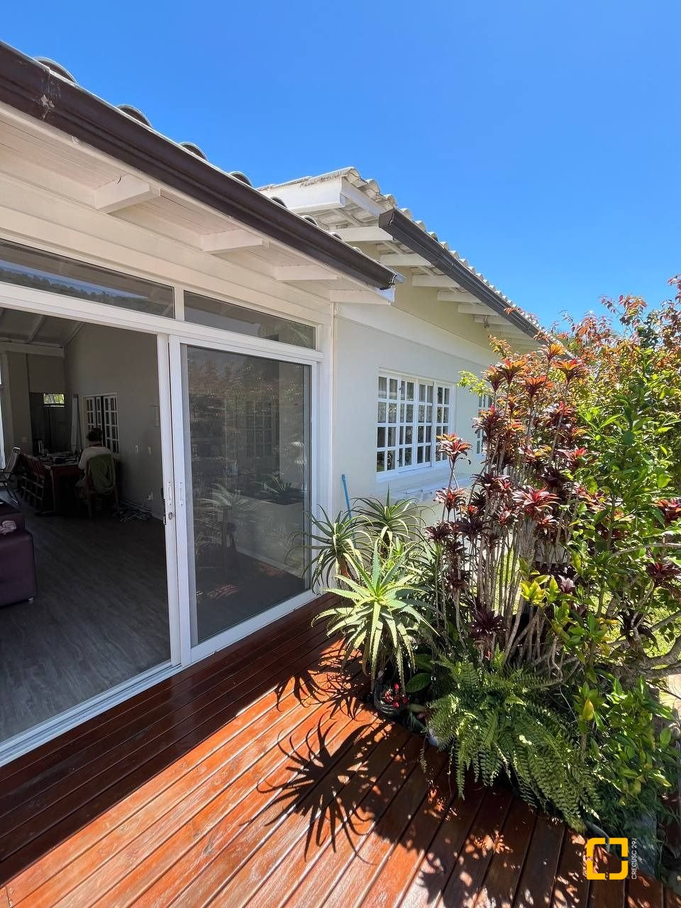 Casa de Condomínio com 185m², 4 quartos (sendo 3 suítes), 2 garagens, no bairro Ponta das Canas em Florianópolis