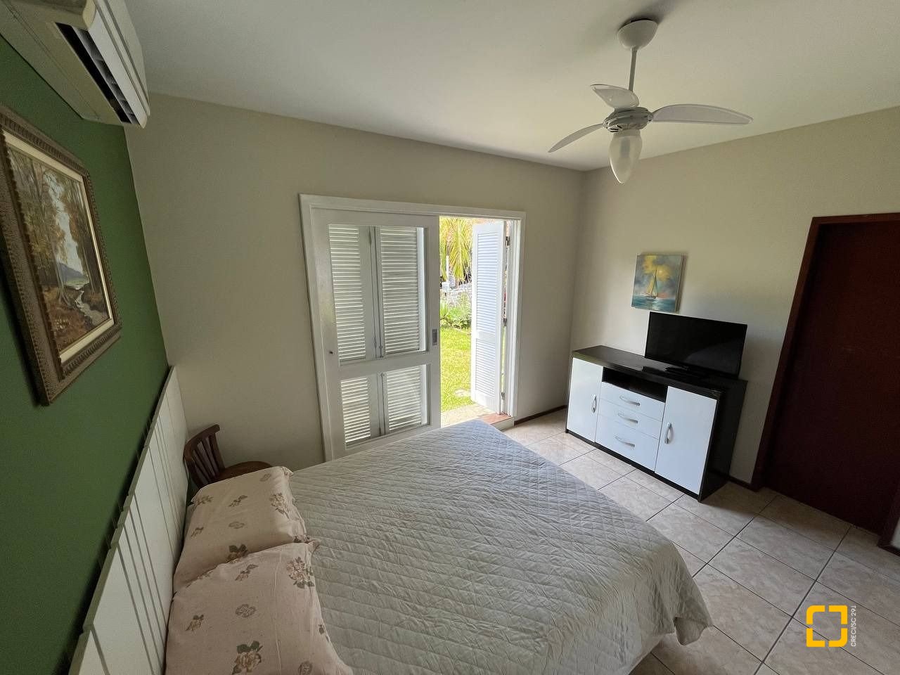 Casa de Condomínio com 185m², 4 quartos (sendo 3 suítes), 2 garagens, no bairro Ponta das Canas em Florianópolis
