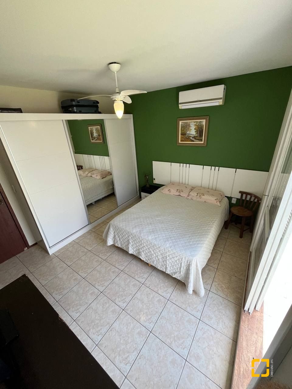 Casa de Condomínio com 185m², 4 quartos (sendo 3 suítes), 2 garagens, no bairro Ponta das Canas em Florianópolis