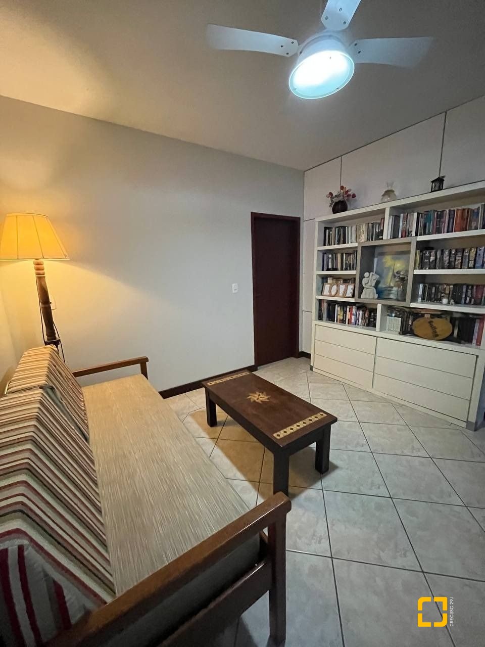 Casa de Condomínio com 185m², 4 quartos (sendo 3 suítes), 2 garagens, no bairro Ponta das Canas em Florianópolis