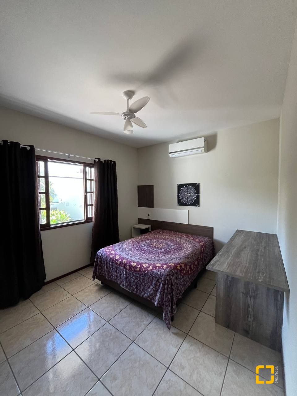 Casa de Condomínio com 185m², 4 quartos (sendo 3 suítes), 2 garagens, no bairro Ponta das Canas em Florianópolis