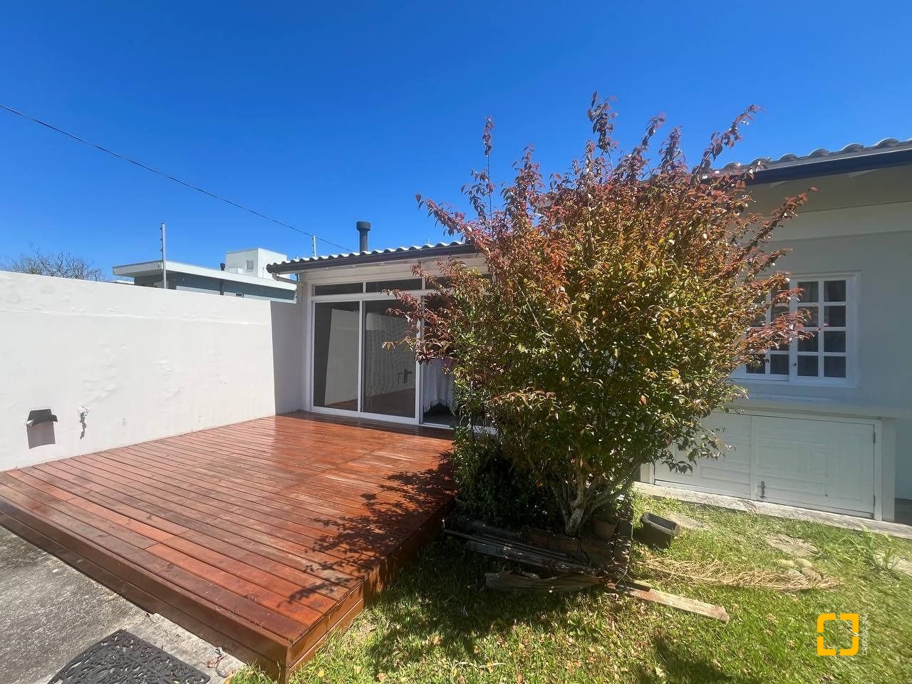 Casa de Condomínio com 185m², 4 quartos (sendo 3 suítes), 2 garagens, no bairro Ponta das Canas em Florianópolis