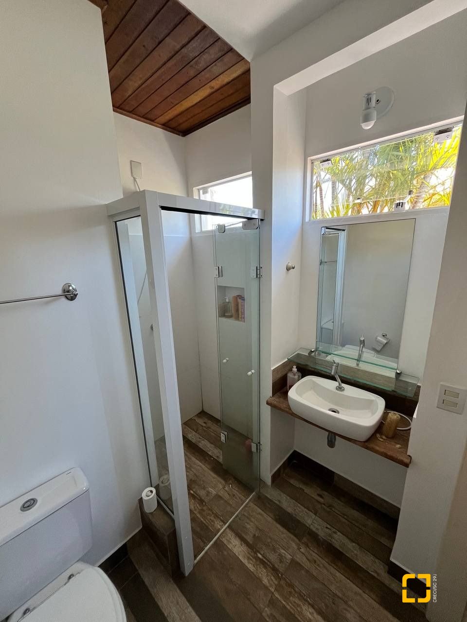 Casa de Condomínio com 185m², 4 quartos (sendo 3 suítes), 2 garagens, no bairro Ponta das Canas em Florianópolis