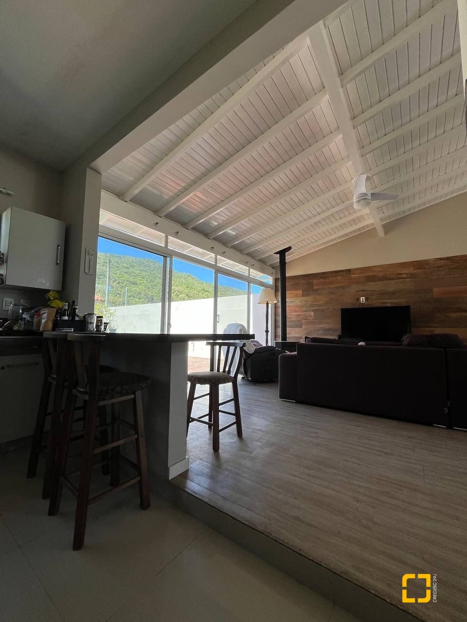 Casa de Condomínio com 185m², 4 quartos (sendo 3 suítes), 2 garagens, no bairro Ponta das Canas em Florianópolis