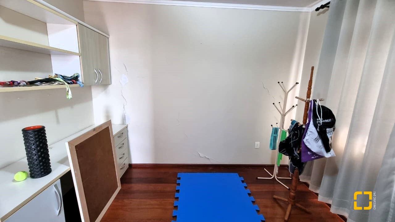Casa com 207m², 3 quartos (sendo 1 suíte), 2 garagens, no bairro Roçado em São José