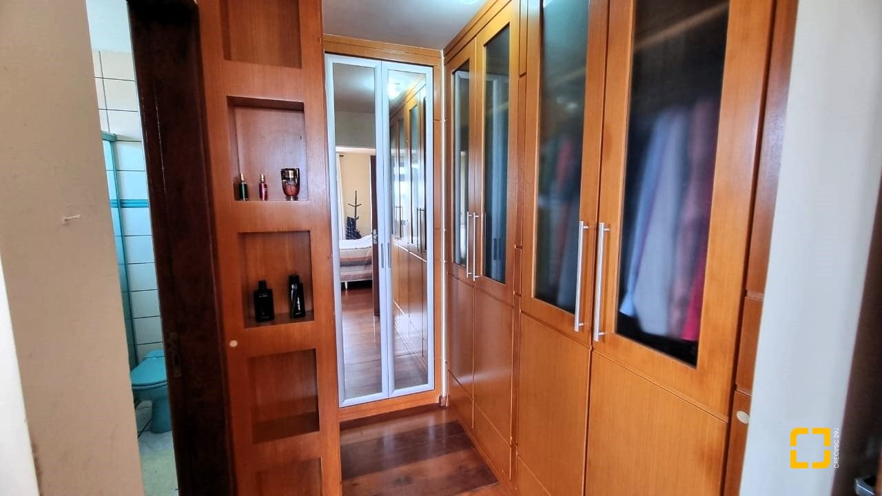 Casa com 207m², 3 quartos (sendo 1 suíte), 2 garagens, no bairro Roçado em São José