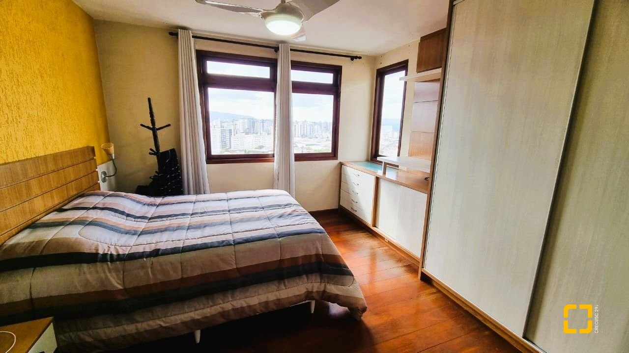 Casa com 207m², 3 quartos (sendo 1 suíte), 2 garagens, no bairro Roçado em São José