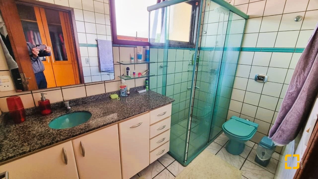 Casa com 207m², 3 quartos (sendo 1 suíte), 2 garagens, no bairro Roçado em São José