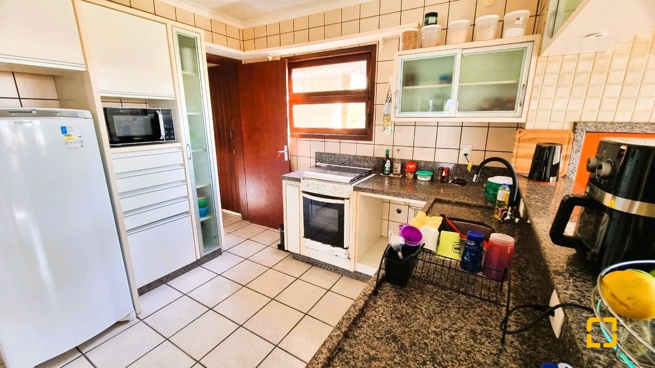 Casa com 207m², 3 quartos (sendo 1 suíte), 2 garagens, no bairro Roçado em São José