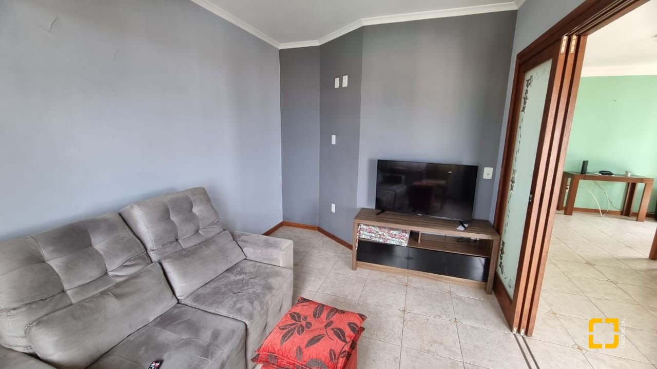 Casa com 207m², 3 quartos (sendo 1 suíte), 2 garagens, no bairro Roçado em São José