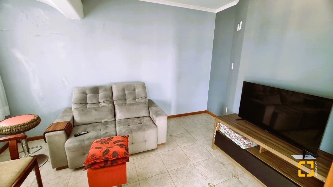 Casa com 207m², 3 quartos (sendo 1 suíte), 2 garagens, no bairro Roçado em São José