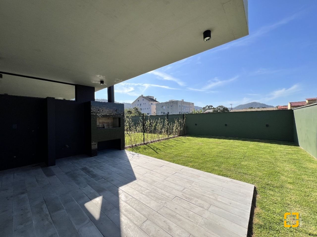 Casa de Condomínio com 183m², 6 quartos (sendo 3 suítes), 2 garagens, no bairro Ingleses em Florianópolis