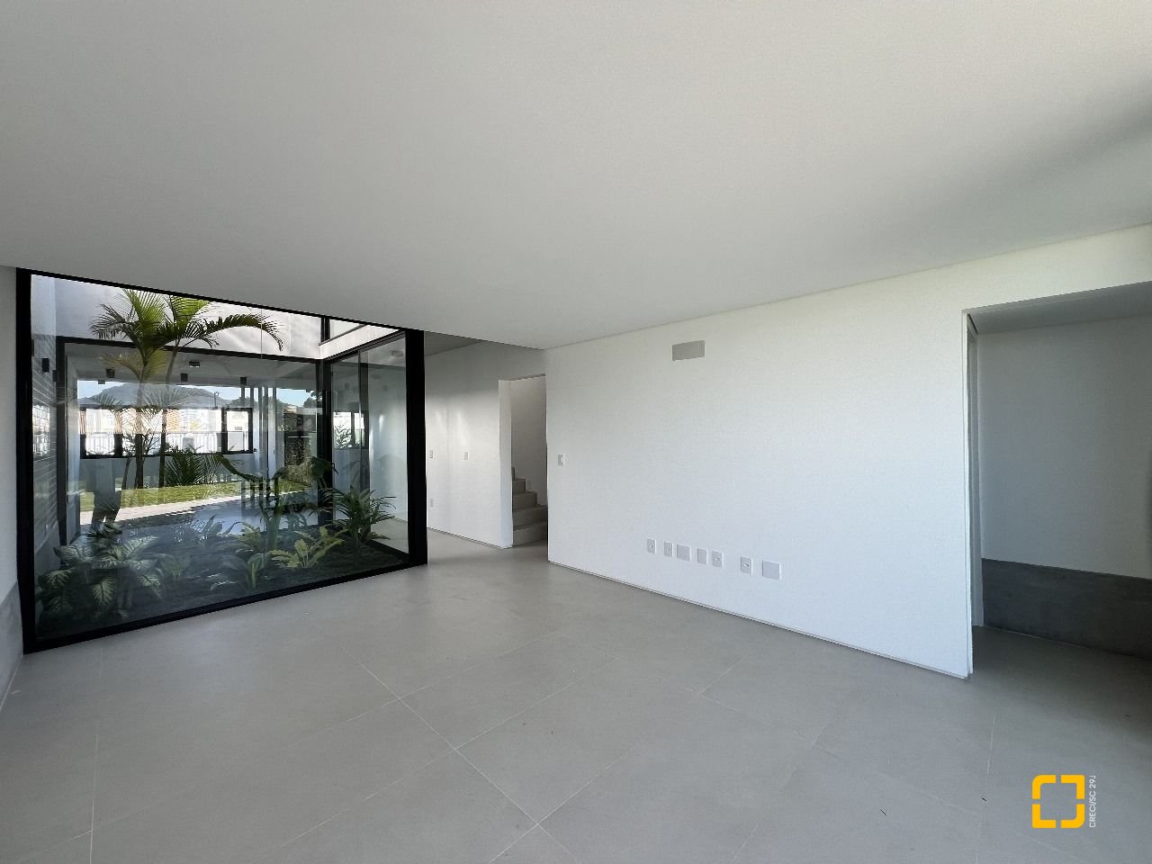 Casa de Condomínio com 183m², 6 quartos (sendo 3 suítes), 2 garagens, no bairro Ingleses em Florianópolis