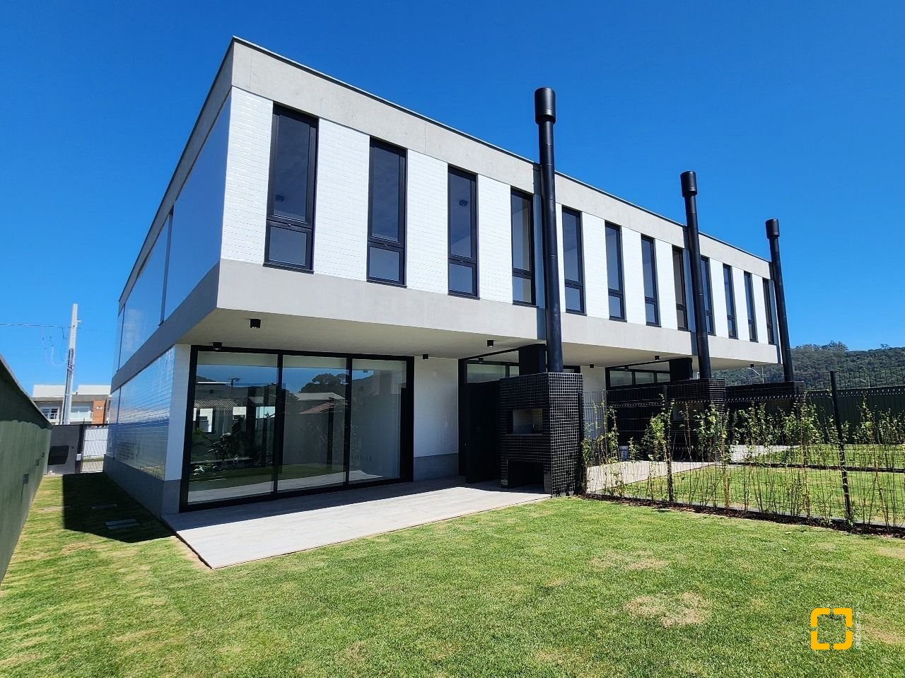 Casa de Condomínio com 183m², 6 quartos (sendo 3 suítes), 2 garagens, no bairro Ingleses em Florianópolis