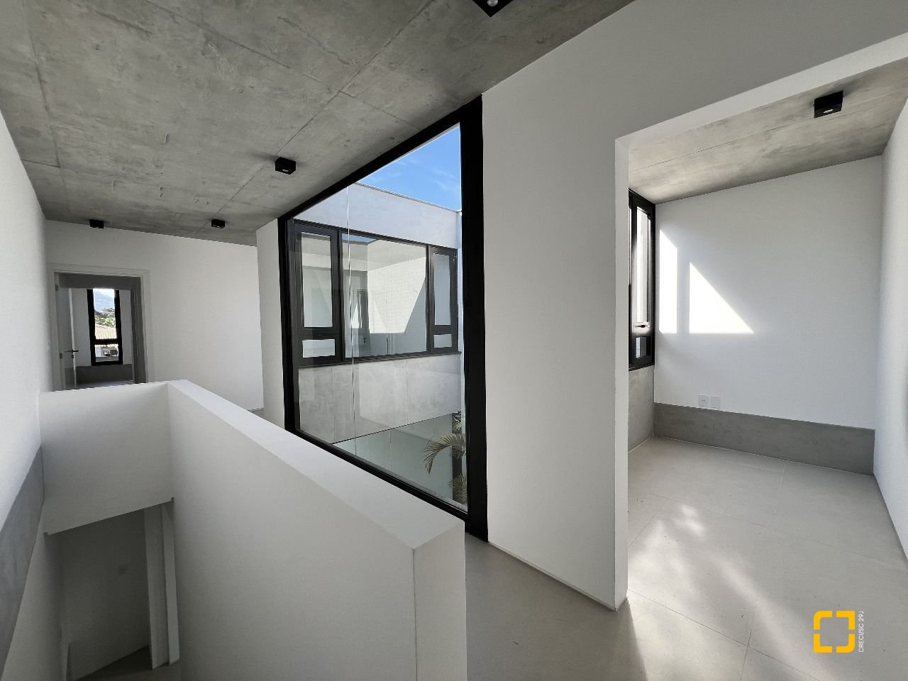 Casa de Condomínio com 183m², 6 quartos (sendo 3 suítes), 2 garagens, no bairro Ingleses em Florianópolis