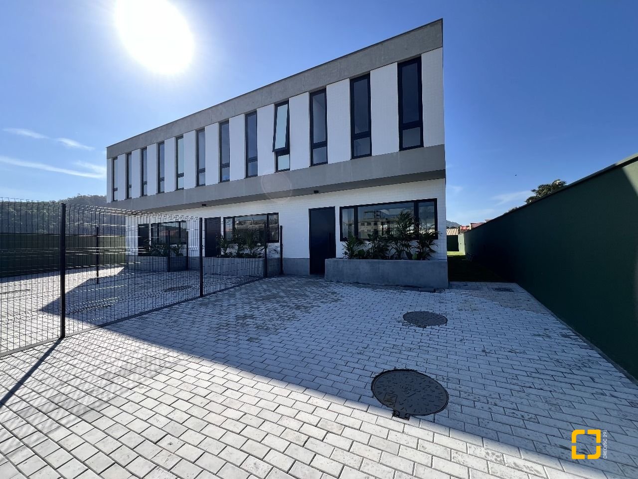 Casa de Condomínio com 183m², 6 quartos (sendo 3 suítes), 2 garagens, no bairro Ingleses em Florianópolis