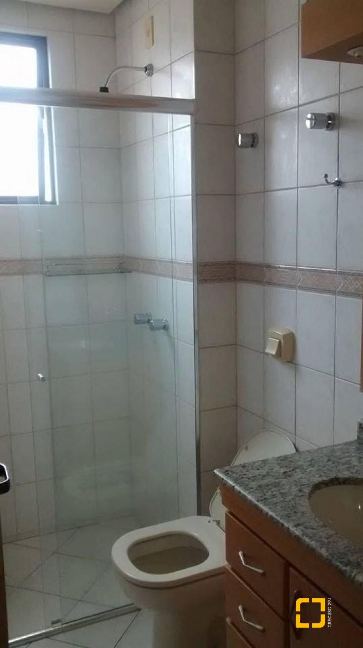 Apartamento com 76m², 3 quartos (sendo 1 suíte), 1 garagem, no bairro Centro em Florianópolis