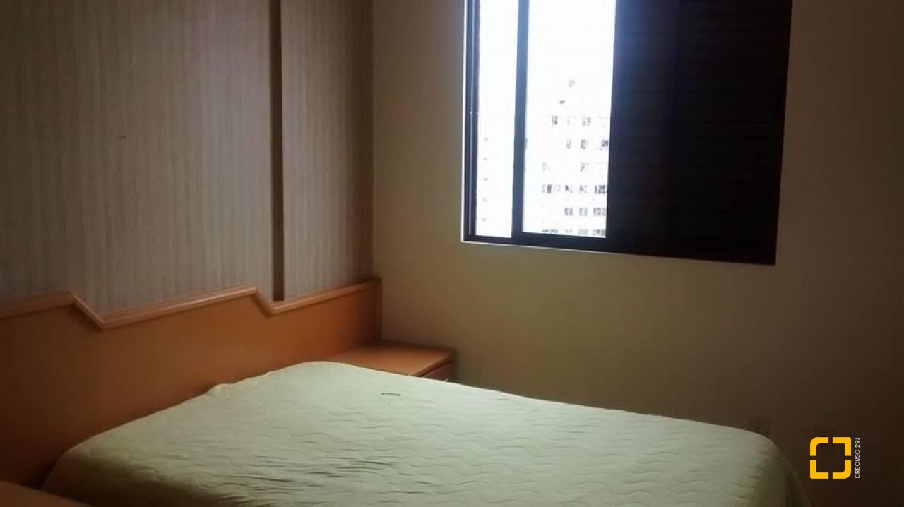 Apartamento com 76m², 3 quartos (sendo 1 suíte), 1 garagem, no bairro Centro em Florianópolis