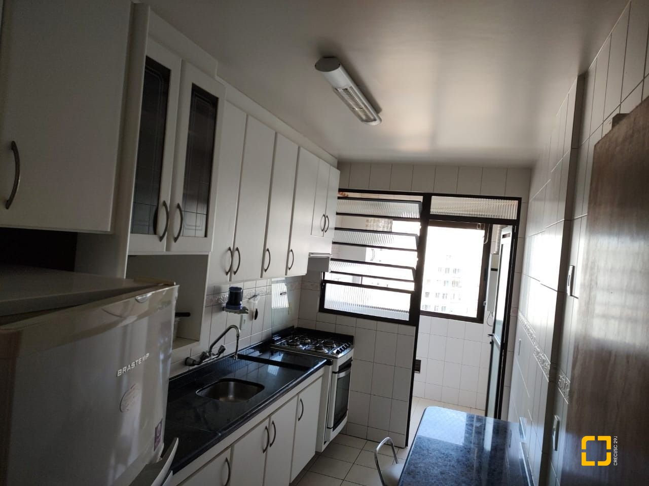 Apartamento com 76m², 3 quartos (sendo 1 suíte), 1 garagem, no bairro Centro em Florianópolis