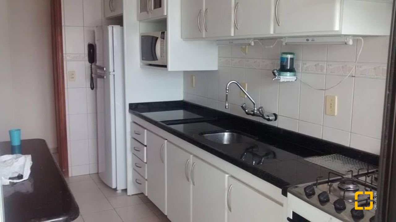 Apartamento com 76m², 3 quartos (sendo 1 suíte), 1 garagem, no bairro Centro em Florianópolis