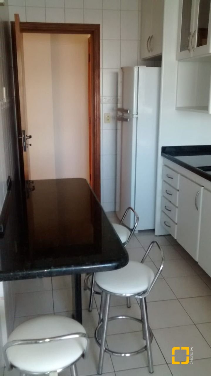 Apartamento com 76m², 3 quartos (sendo 1 suíte), 1 garagem, no bairro Centro em Florianópolis