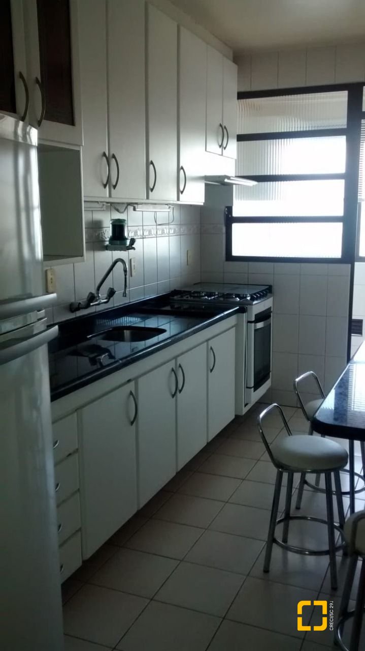 Apartamento com 76m², 3 quartos (sendo 1 suíte), 1 garagem, no bairro Centro em Florianópolis