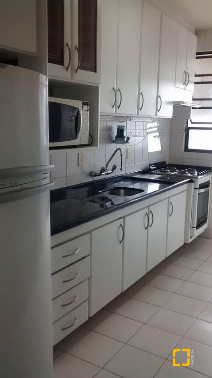 Apartamento com 76m², 3 quartos (sendo 1 suíte), 1 garagem, no bairro Centro em Florianópolis